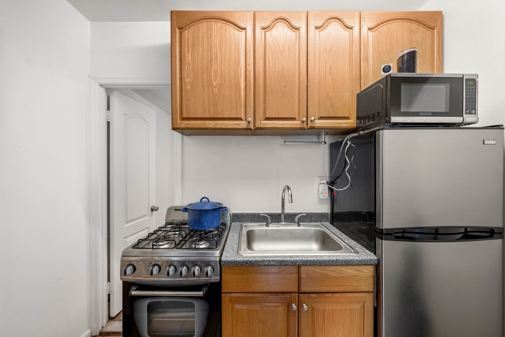 237 E 2nd Street - Photo 2