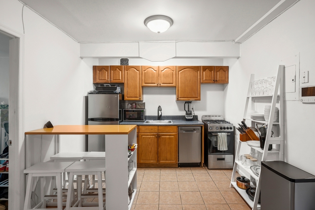 237 E 2nd Street - Photo 4