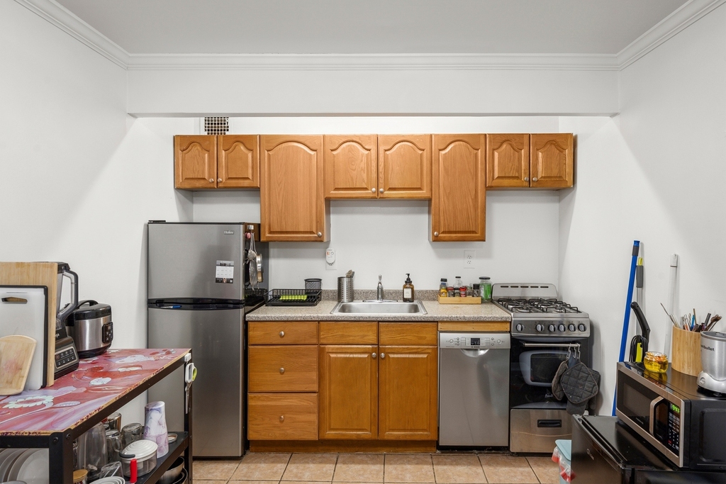 237 E 2nd Street - Photo 4