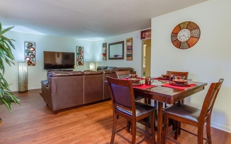 1809 Debarry Ave - Photo 4