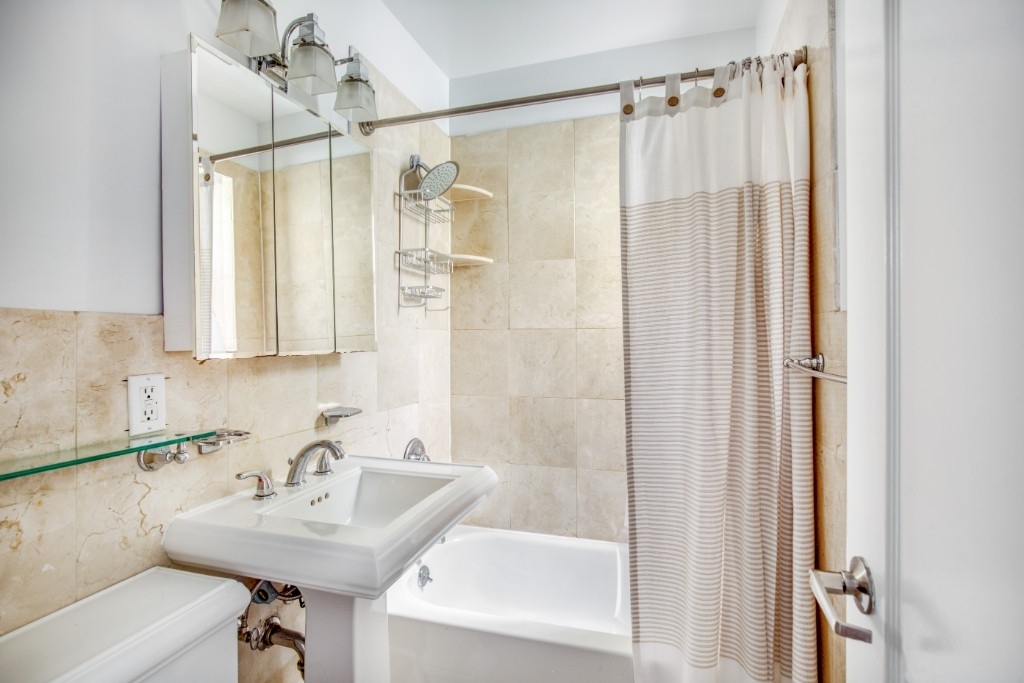 232 Elizabeth Street - Photo 4