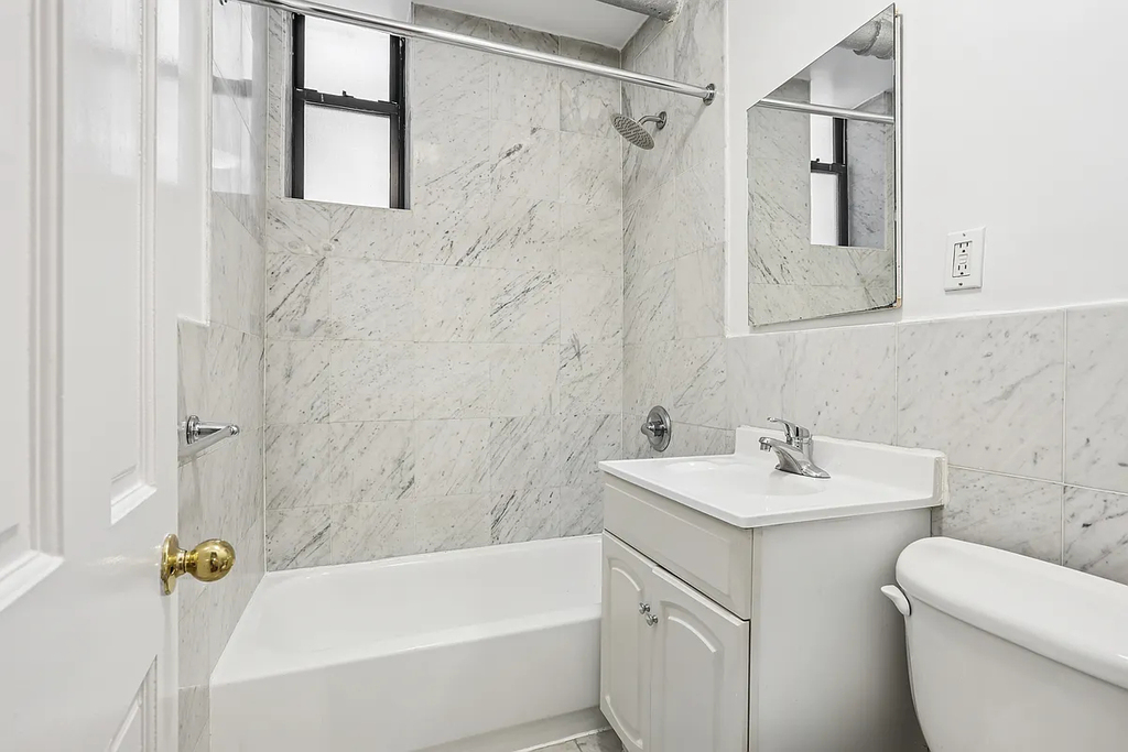 West 11th Street - Photo 5