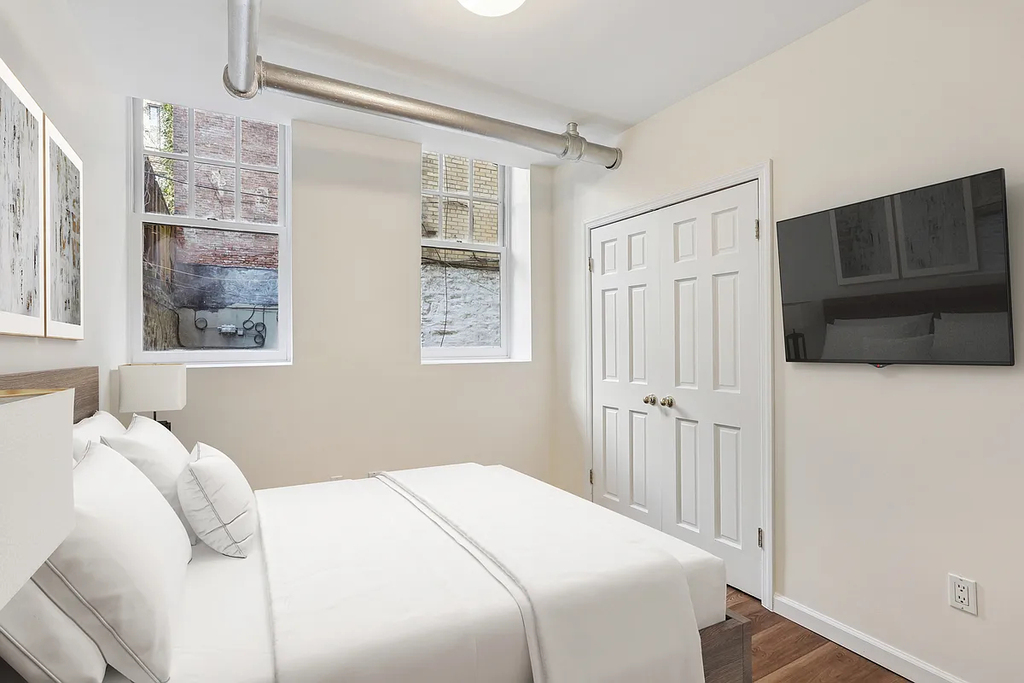 West 11th Street - Photo 3