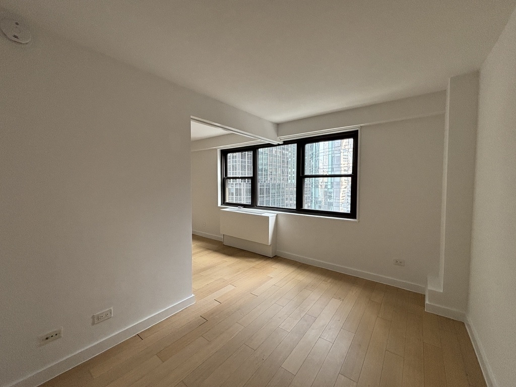 East 39th Street - Photo 7