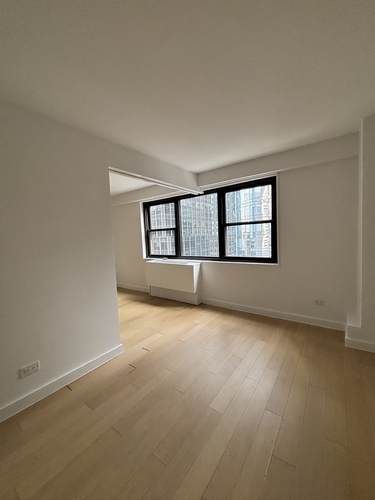 East 39th Street - Photo 6
