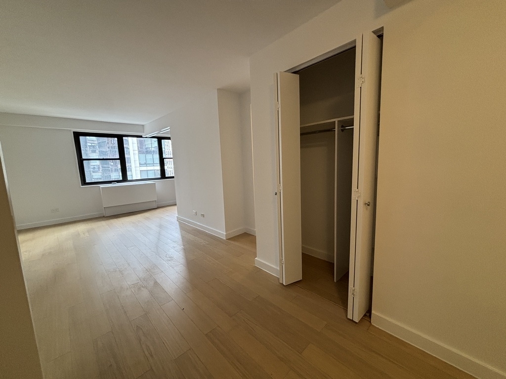 East 39th Street - Photo 3