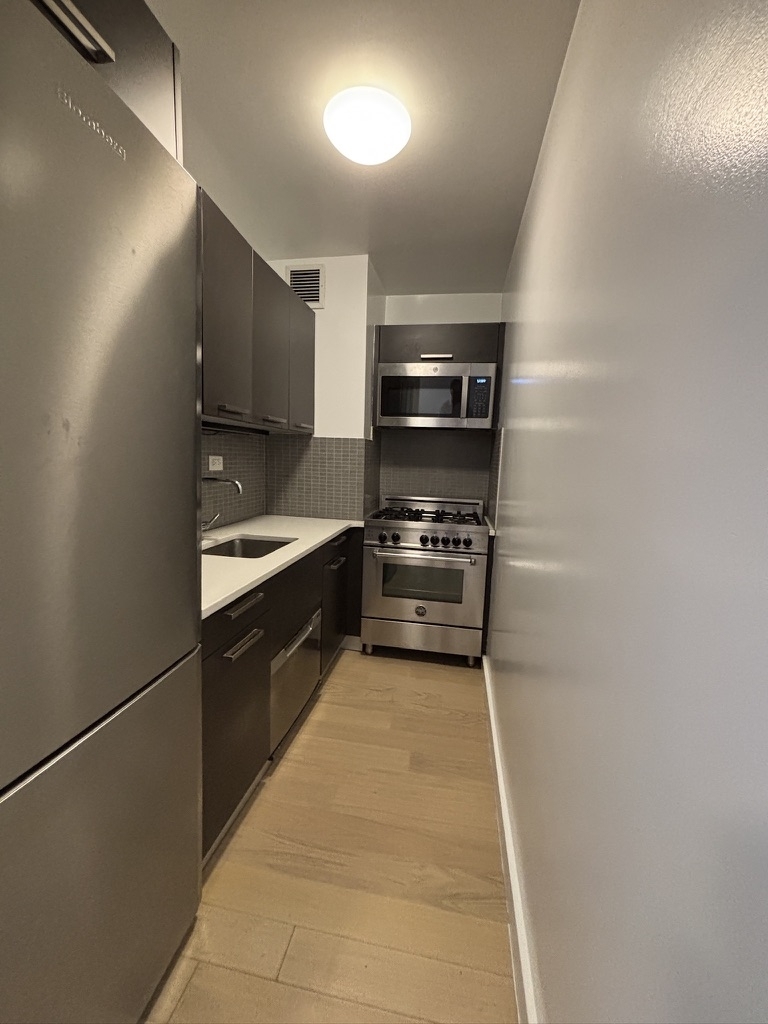 East 39th Street - Photo 1