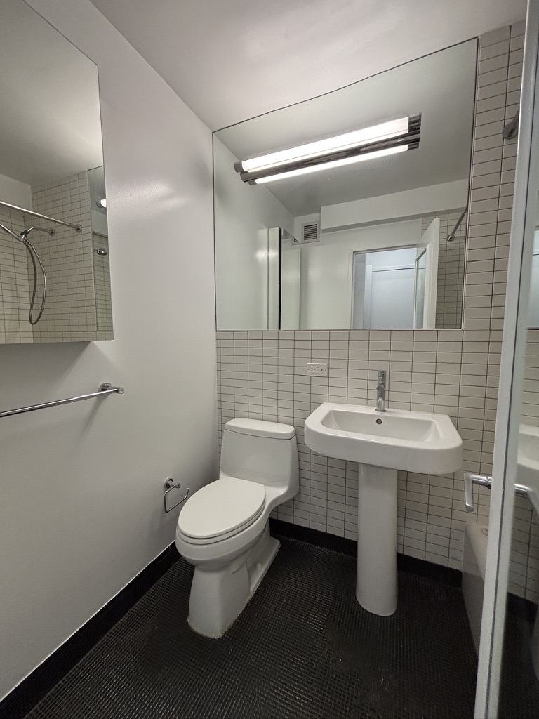 East 39th Street - Photo 5
