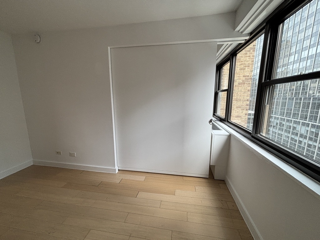 East 39th Street - Photo 9
