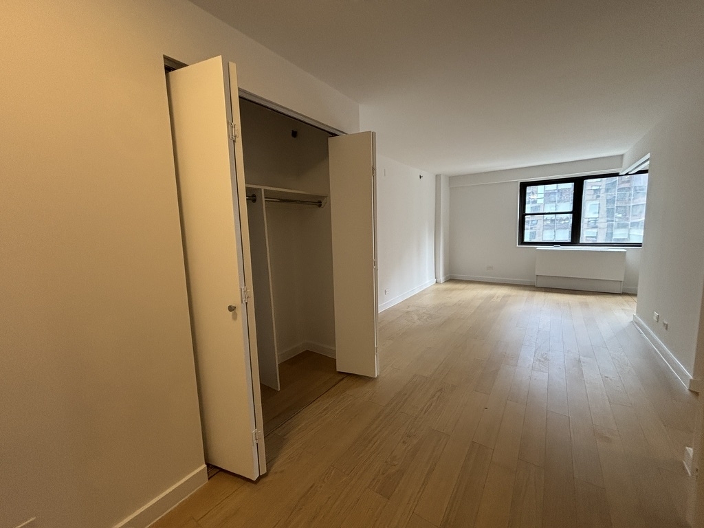 East 39th Street - Photo 2