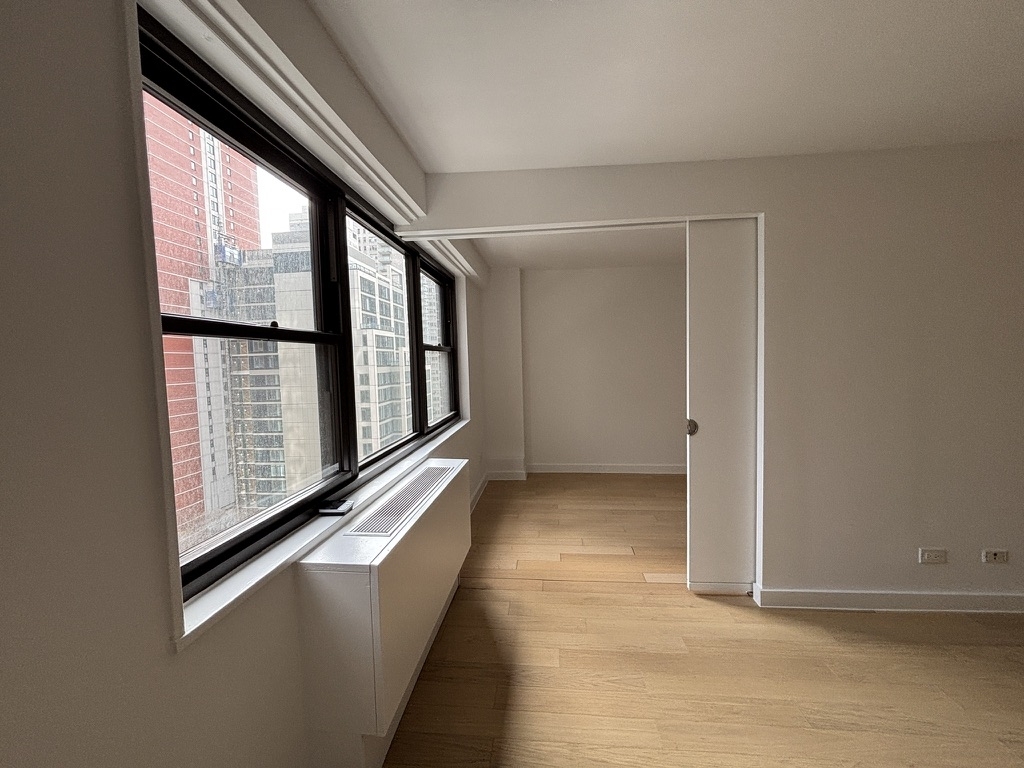East 39th Street - Photo 10