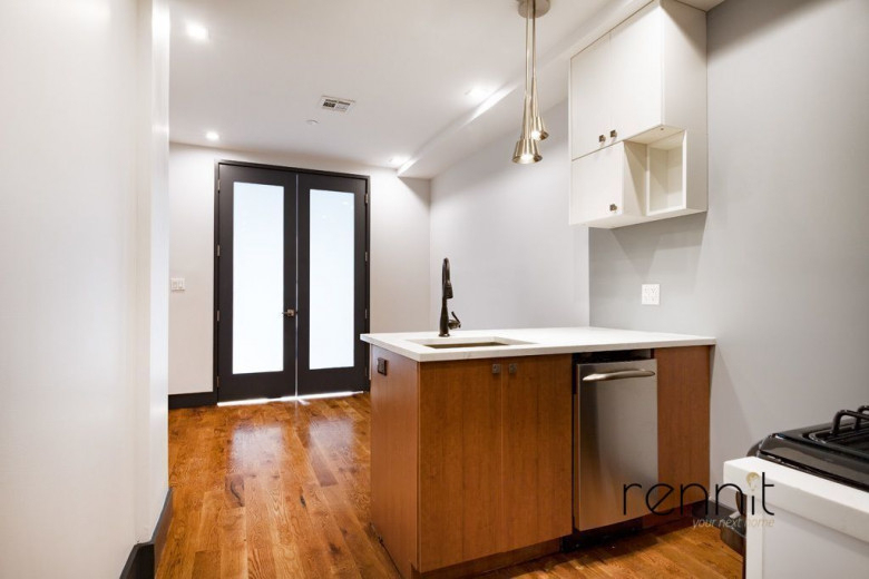 Knickerbocker Avenue - Photo 15
