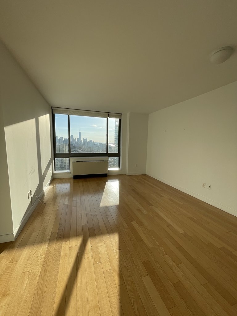 West 31st Street - Photo 0