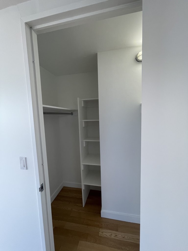 West 31st Street - Photo 4