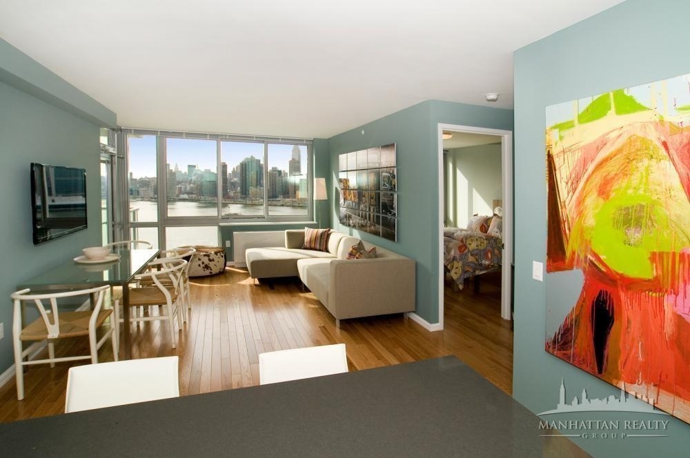 Center Boulevard - Photo 1