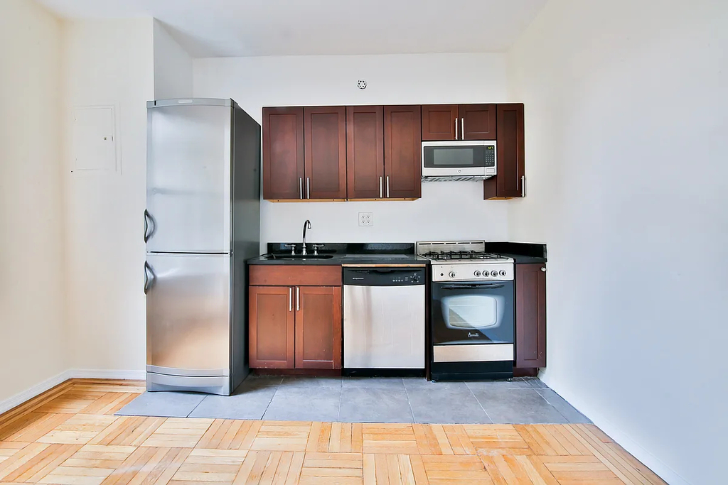 West 11th Street - Photo 2