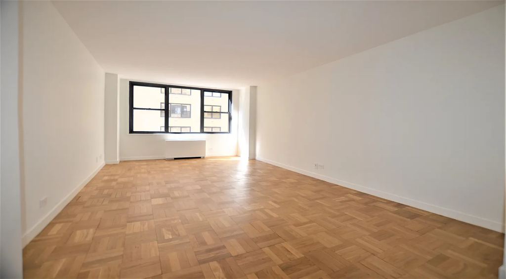 East 49th Street - Photo 1