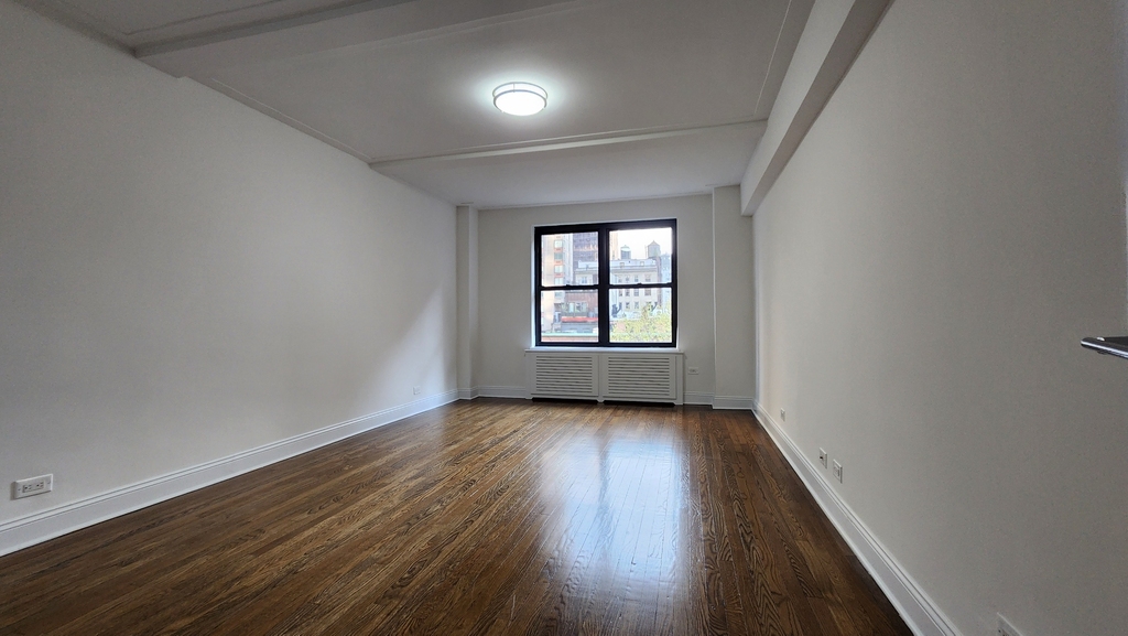 East 38th Street - Photo 3