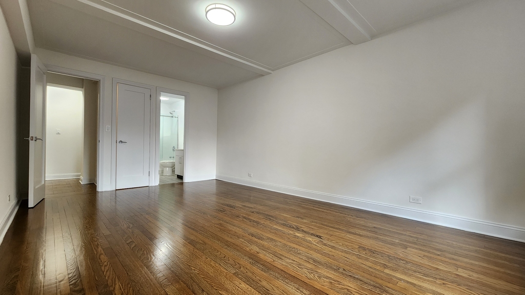 East 38th Street - Photo 4