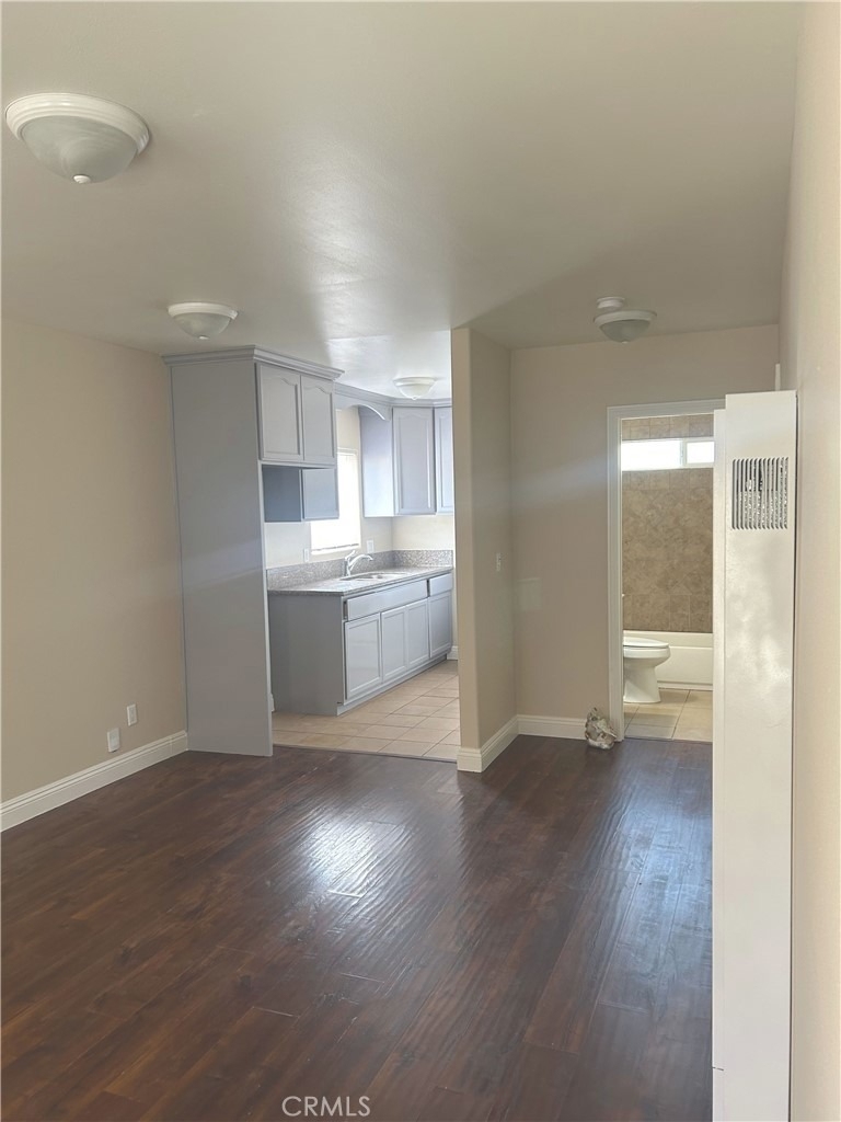 626 W 59th Place - Photo 2