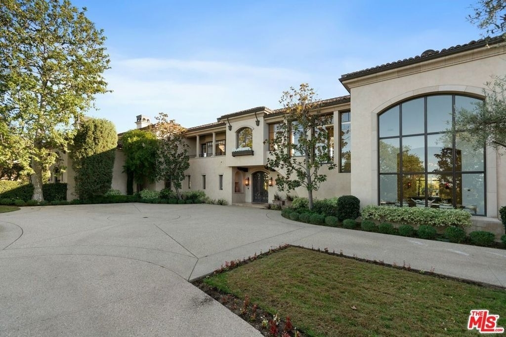 8 Beverly Ridge Terrace - Photo 2