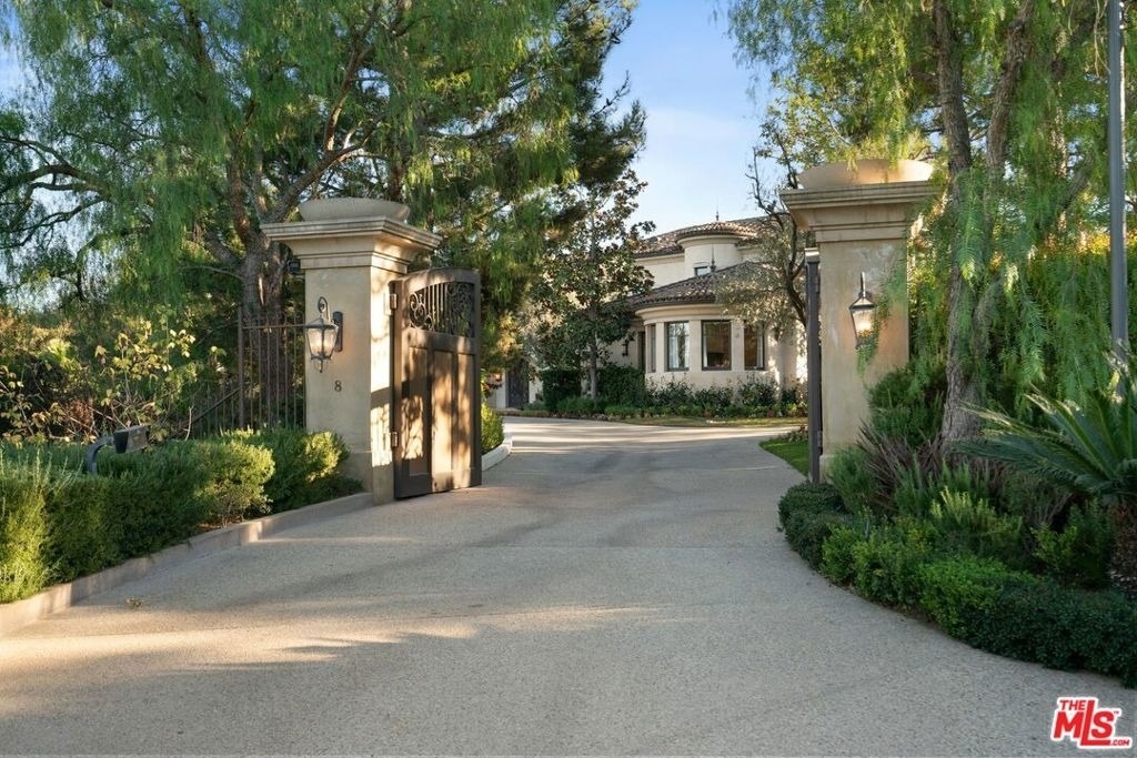 8 Beverly Ridge Terrace - Photo 1