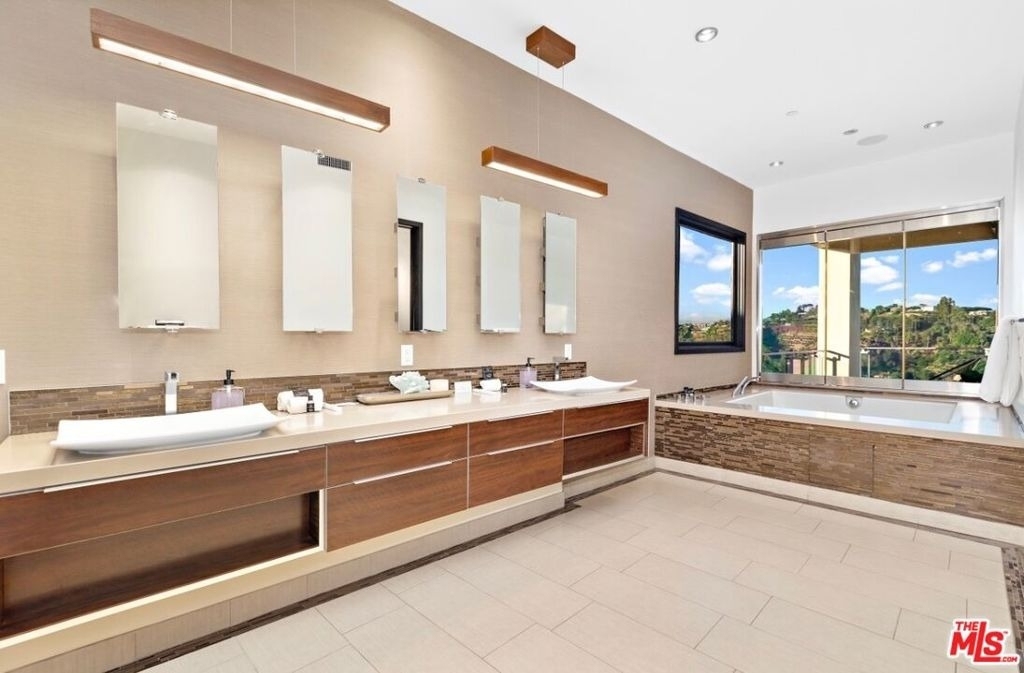 1018 Stradella Road - Photo 11