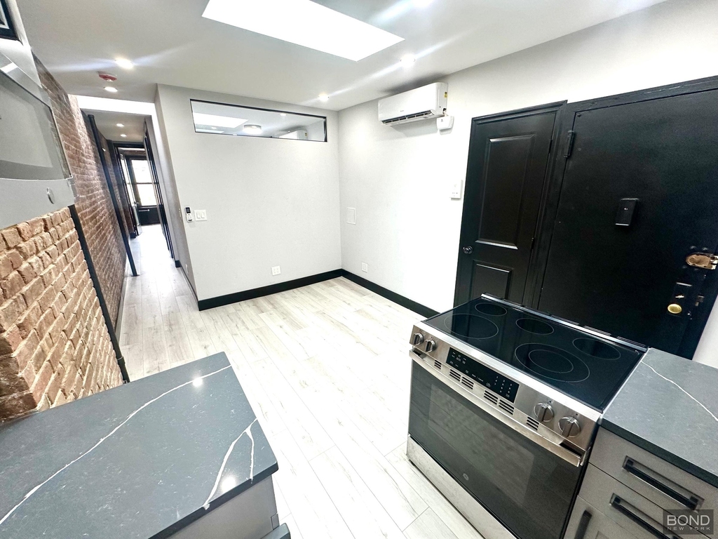 West 52nd Street - Photo 1