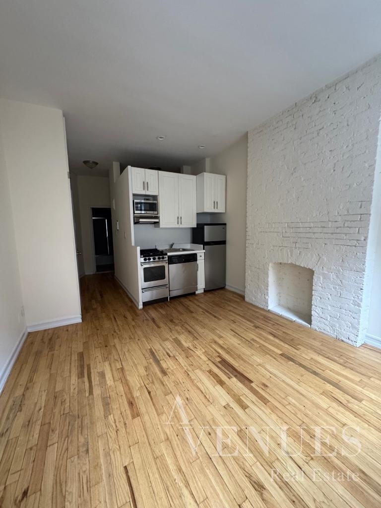 East 83rd Street - Photo 3