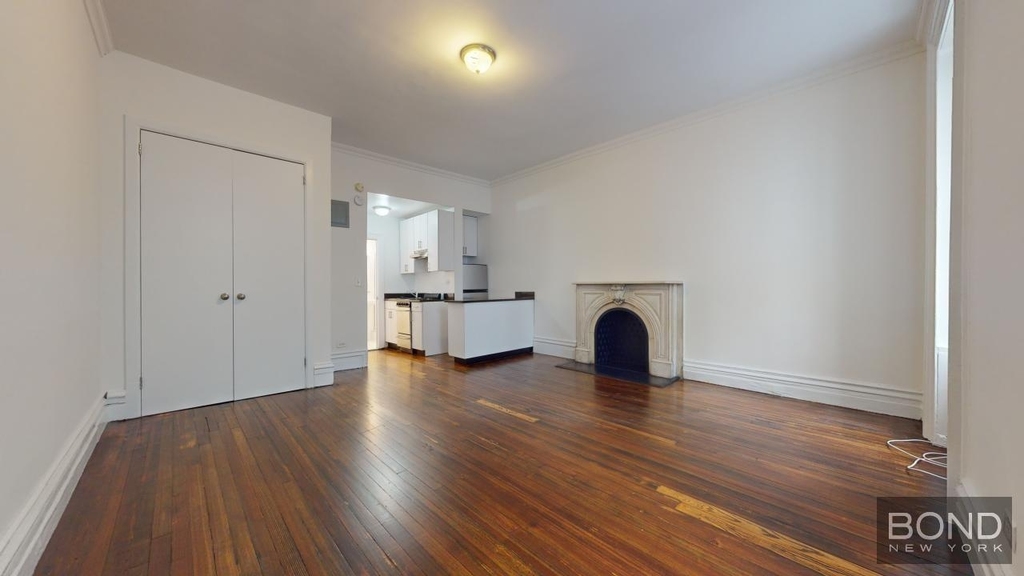East 65th Street - Photo 0
