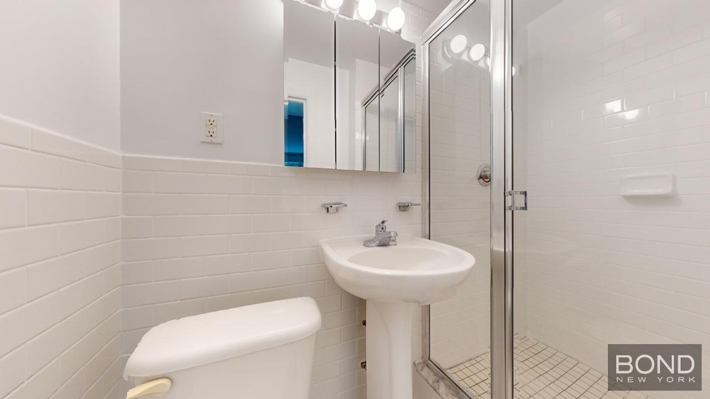 East 65th Street - Photo 6