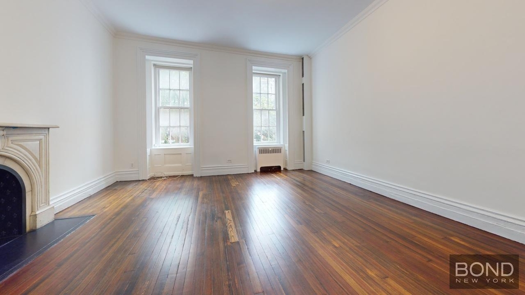 East 65th Street - Photo 2