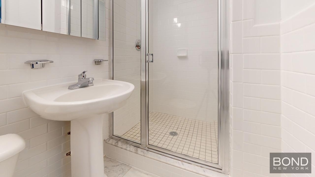 East 65th Street - Photo 5