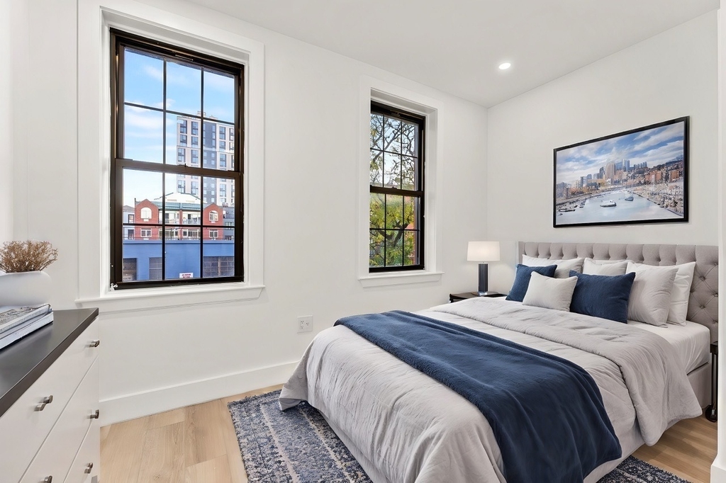 169 Montrose Avenue - Photo 3