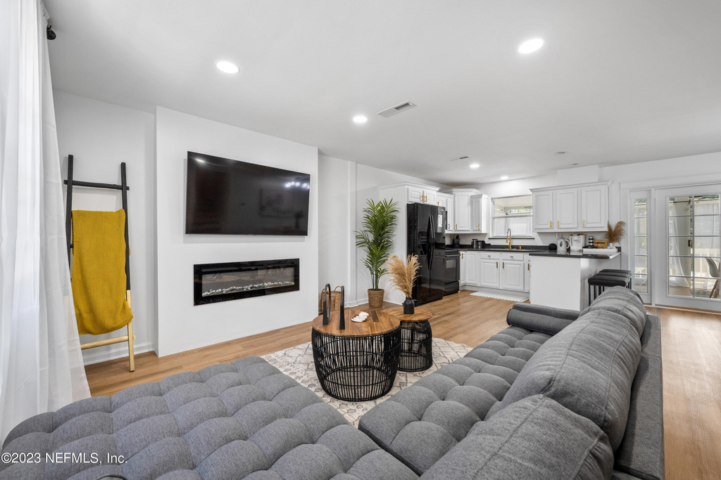 4411 Hartman Road - Photo 7