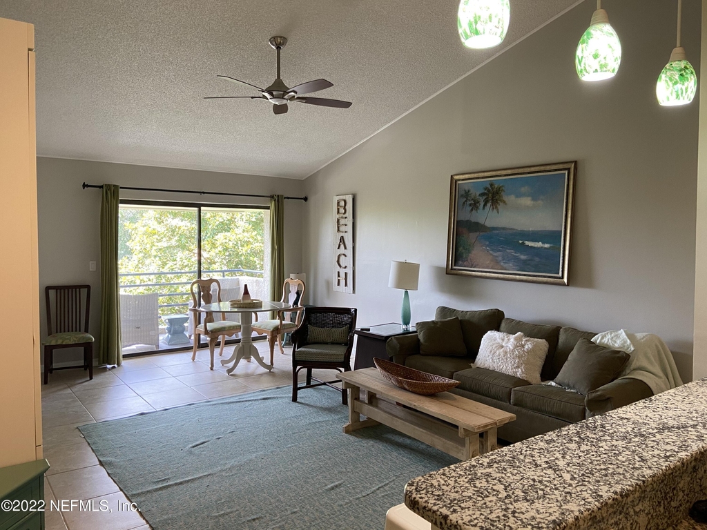 667 Summer Place - Photo 3