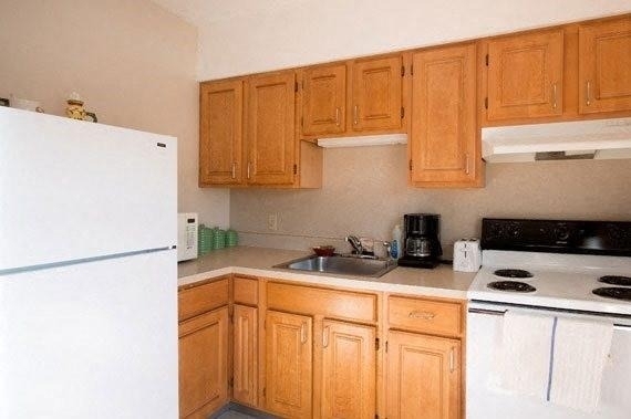 144 Cabot St - Photo 9