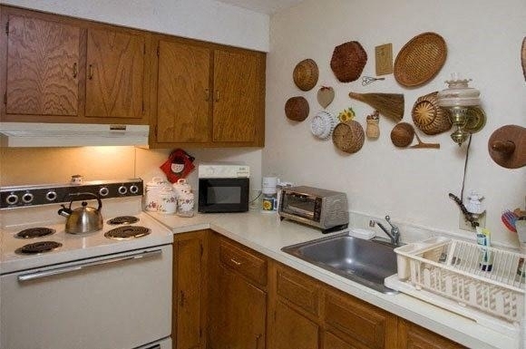144 Cabot St - Photo 14
