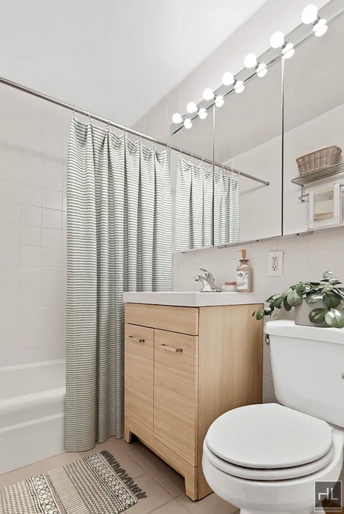 2nd Avenue - Photo 4