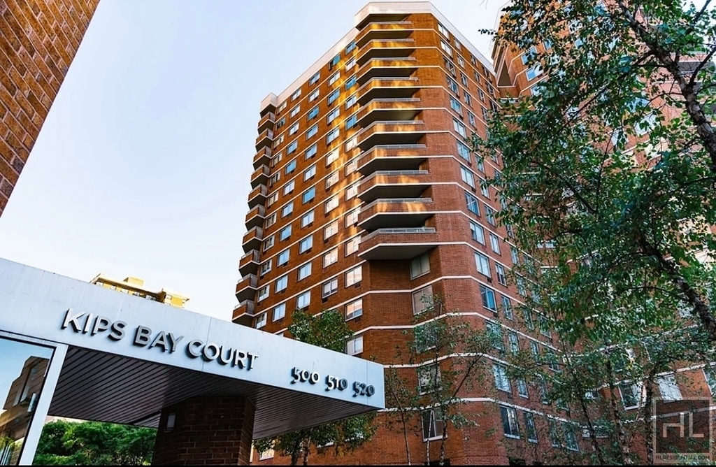 2nd Avenue - Photo 8