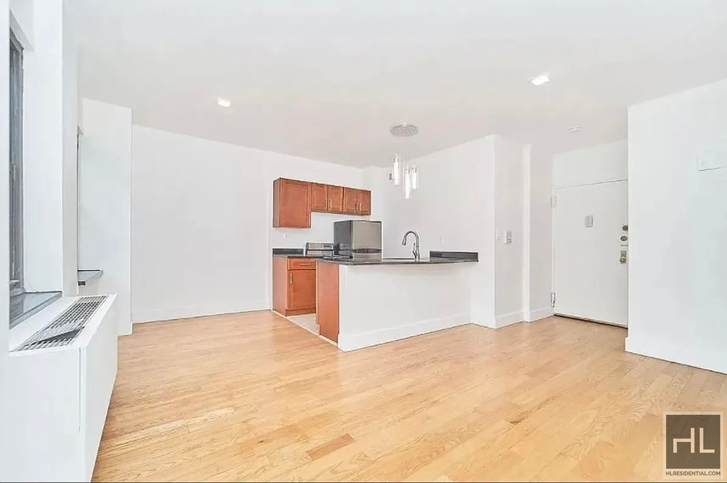 East 37 Street - Photo 2