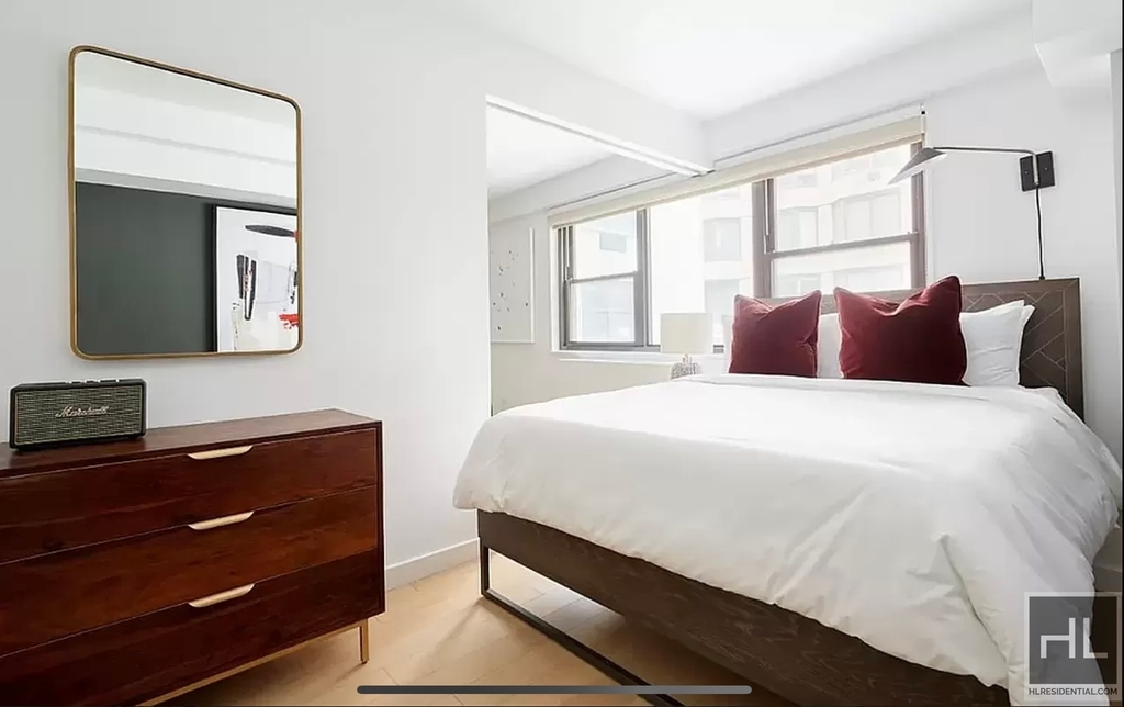 East 39th Street - Photo 2