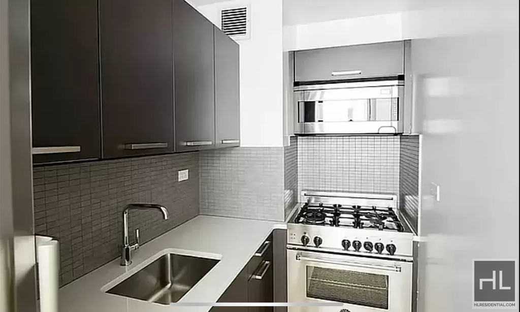 East 39th Street - Photo 5