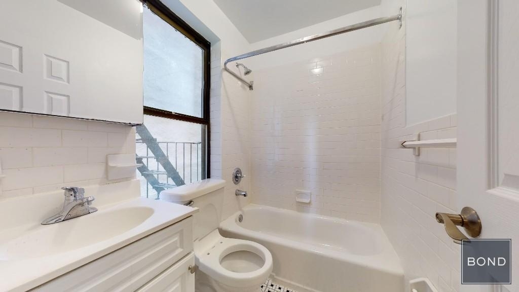 East 80th Street - Photo 5