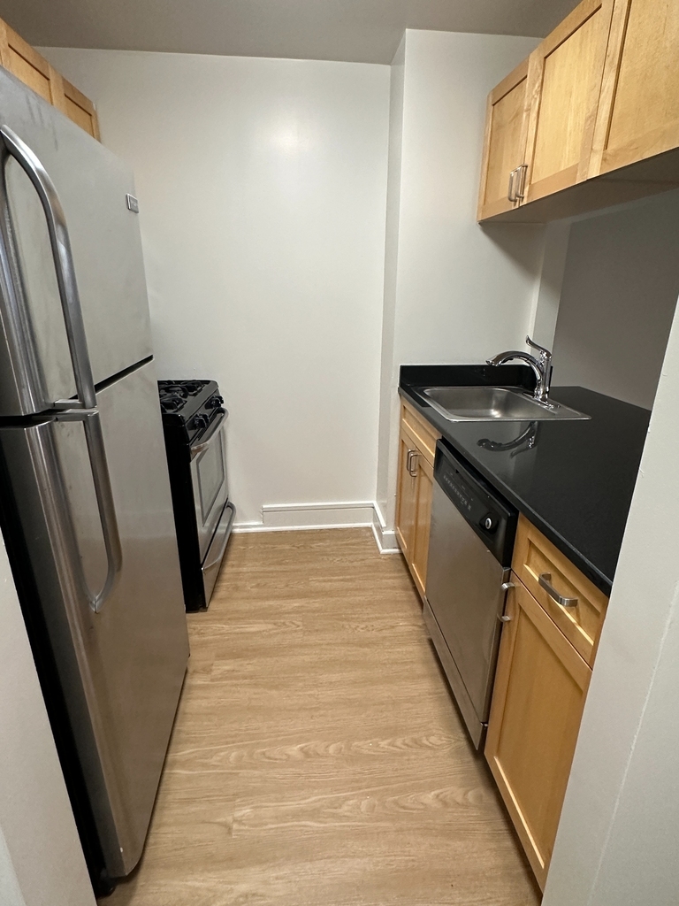 West 96th Street - Photo 8