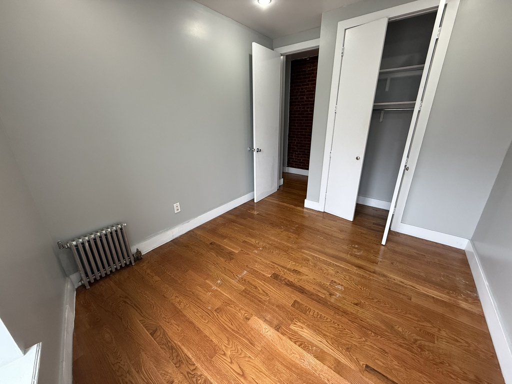 W 180th - Photo 9