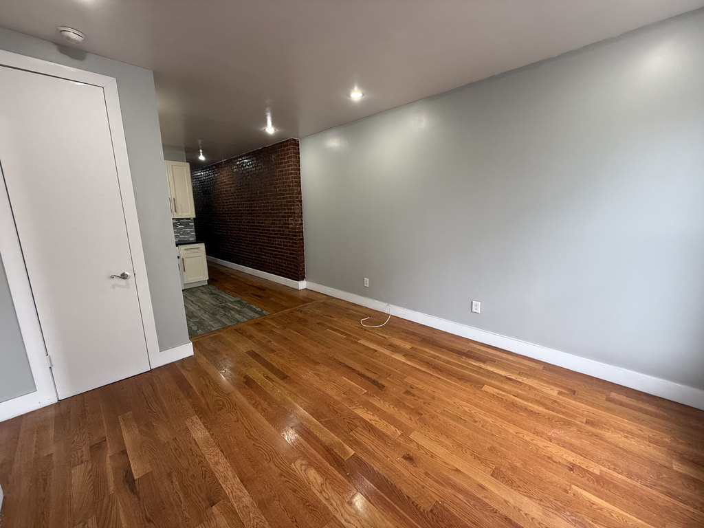 W 180th - Photo 1
