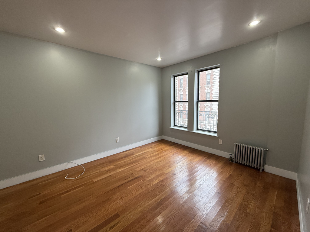 W 180th - Photo 6