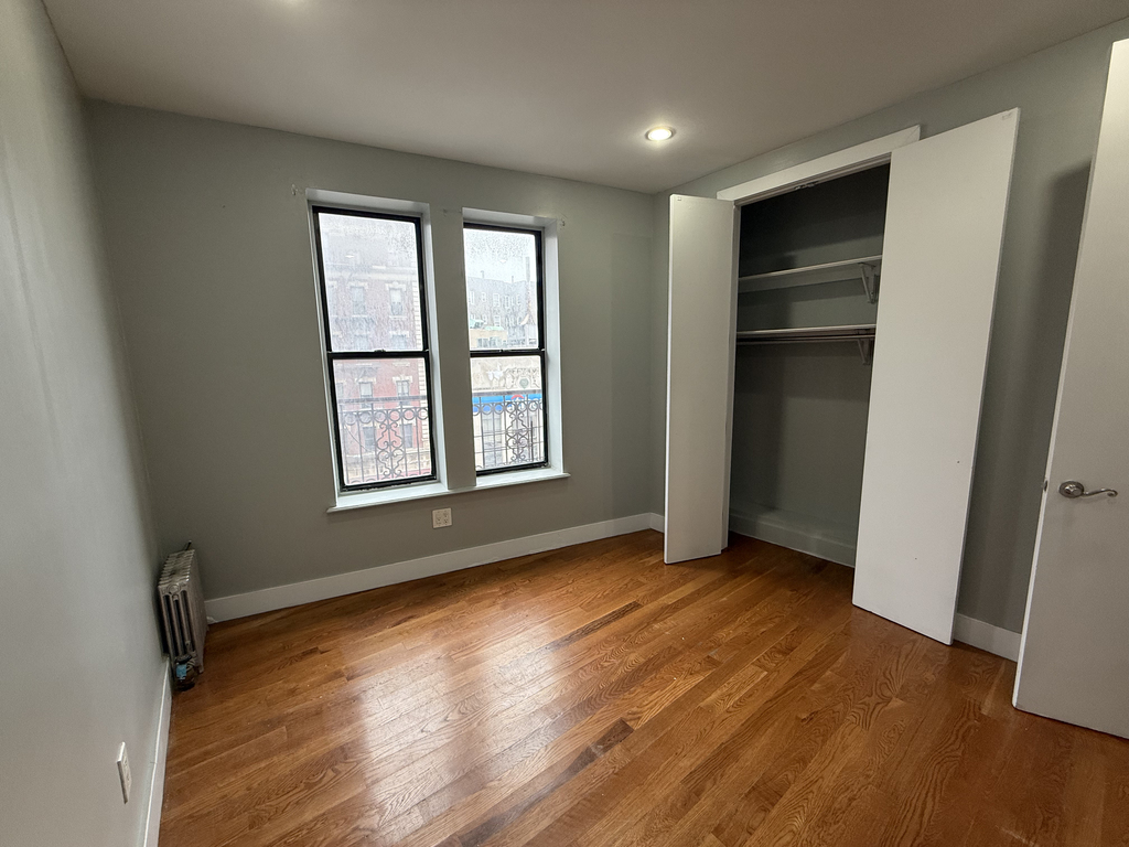W 180th - Photo 8