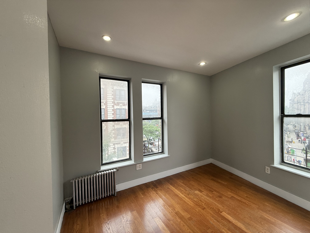W 180th - Photo 7